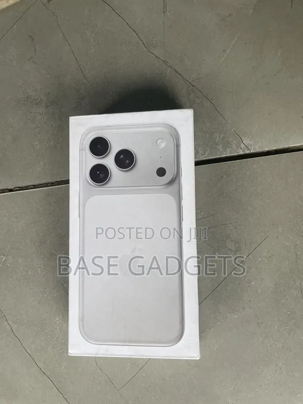 New Apple iPhone 17 Pro Max 512 GB Silver · Photo 1