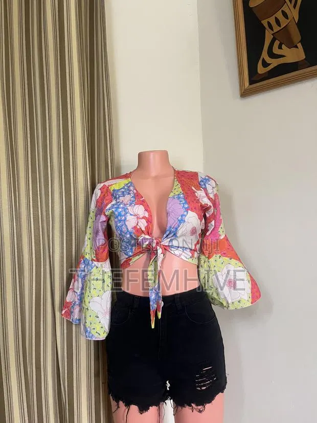 Floral Printed Tie Front Crop Top Thrift · Photo 1