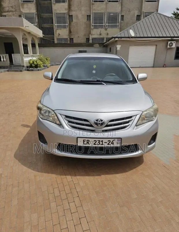 Toyota Corolla L 4-Speed Automatic 2013 Silver · Photo 1