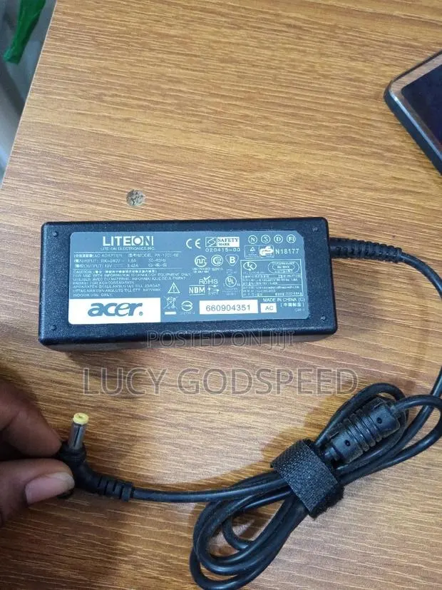 Acer Charger(Medium Pin) · Photo 1