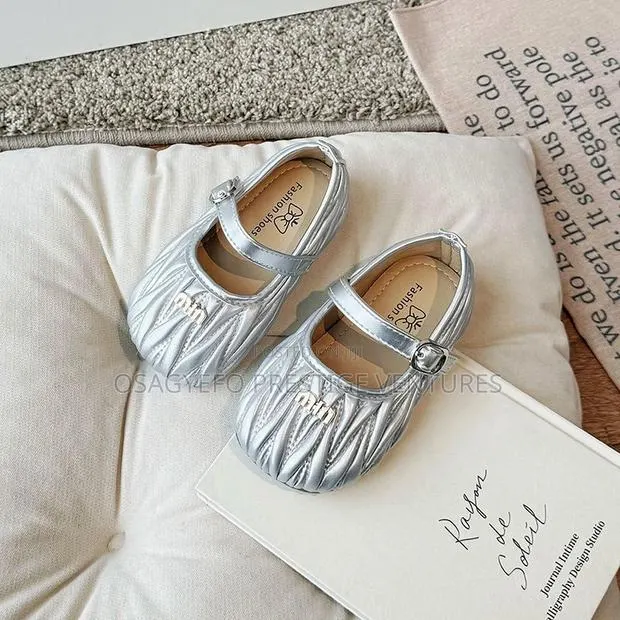 Quality Girls’ Silver Mary Jane Dress Shoes · Photo 2