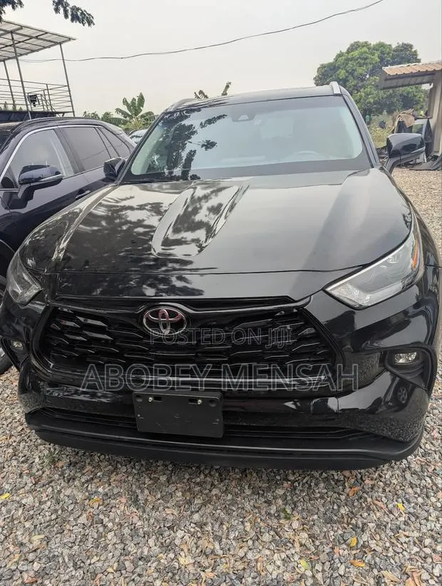 Toyota Highlander XLE 2022 Black · Photo 1