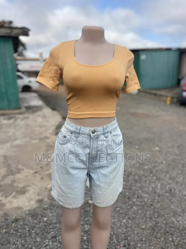 Women’s Crop Top Orange · Photo 1