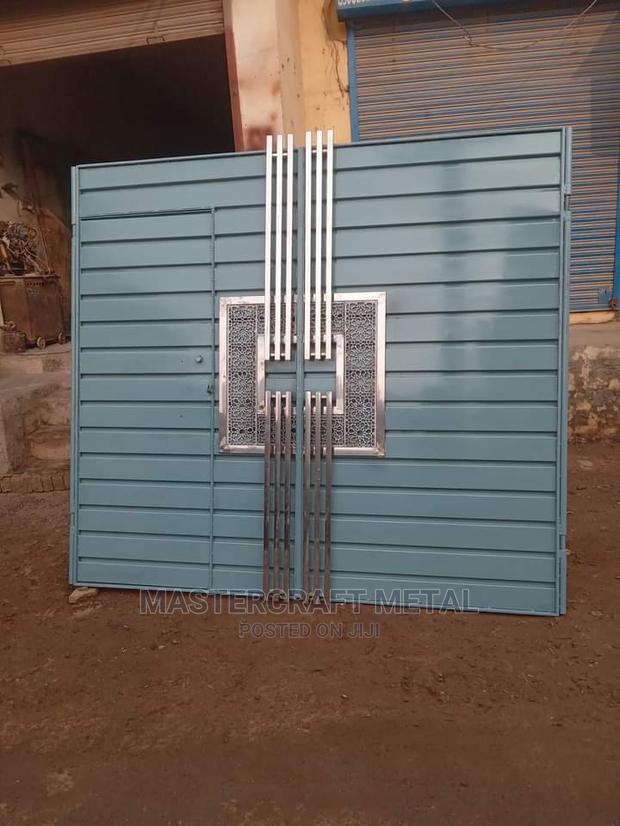 Metal Gate Modern Design · Photo 1