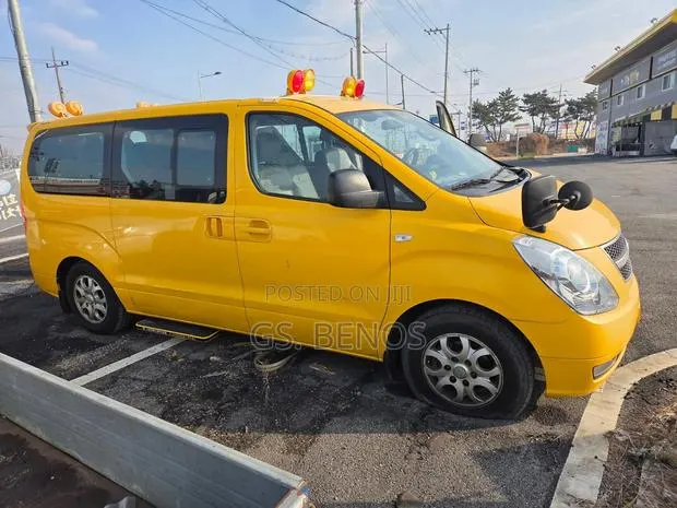 Hyundai STAREX · Photo 1
