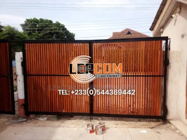 Wooden Gates · Photo 1