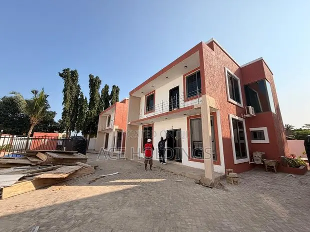 3bdrm Townhouse / Terrace in Nanakrom, School Junction for rent · Photo 1