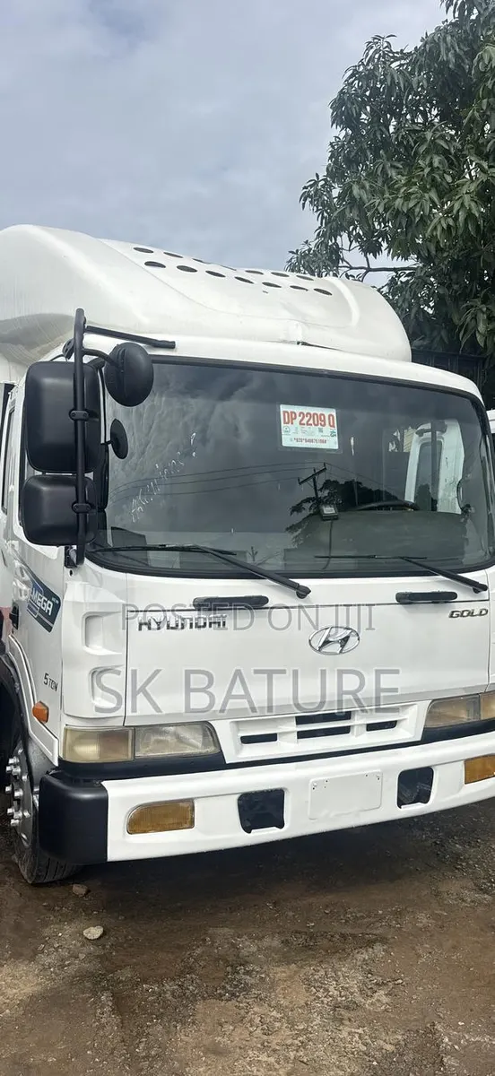 Hyundai 5ton Truck 8 Holes · Photo 1