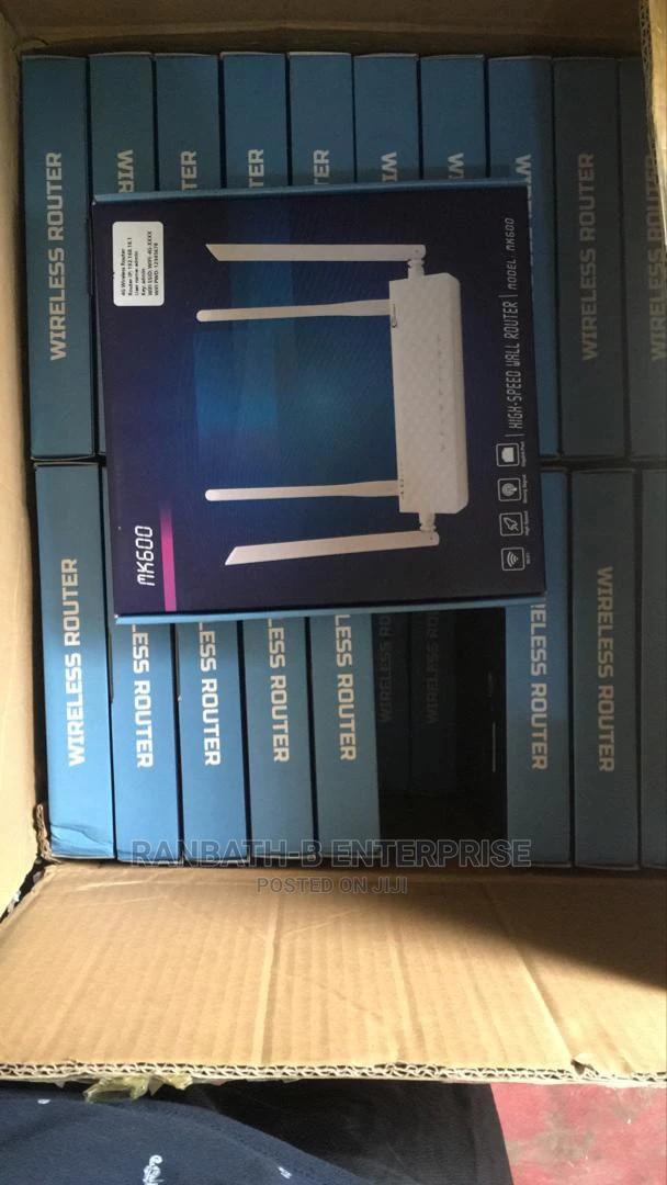 4G Wireless Wifi Router · Photo 1