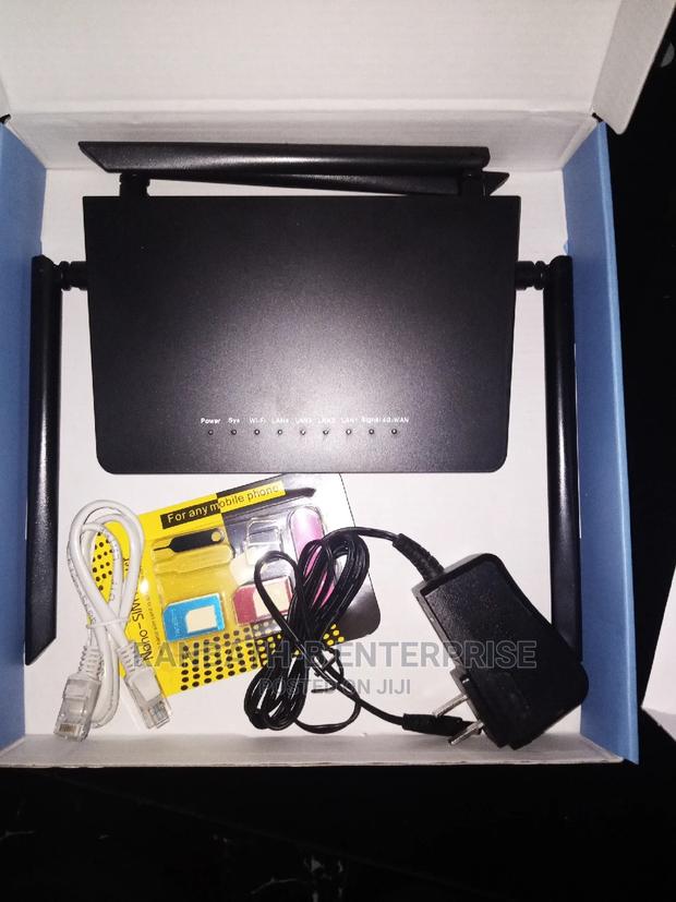 Universal 4G Wireless Router · Photo 2