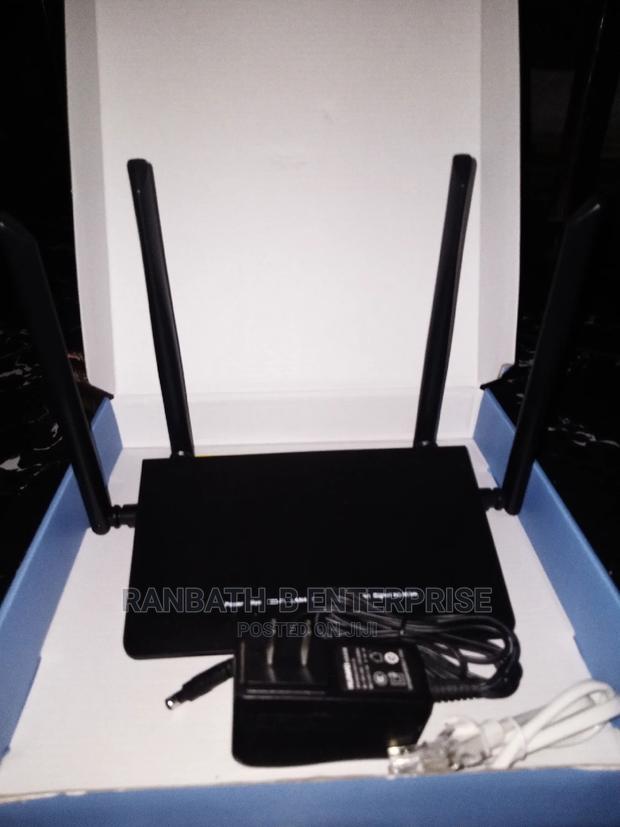 Universal 4G Wireless Router · Photo 4
