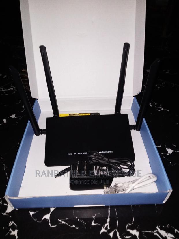 Universal 4G Wireless Router · Photo 3