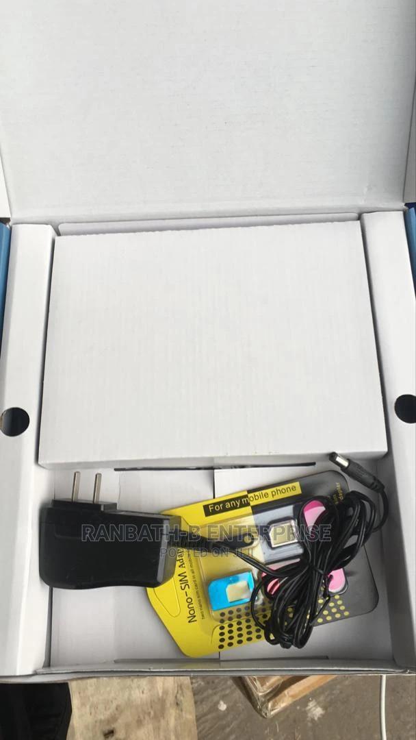 Universal 4G LTE Wireless Router · Photo 2
