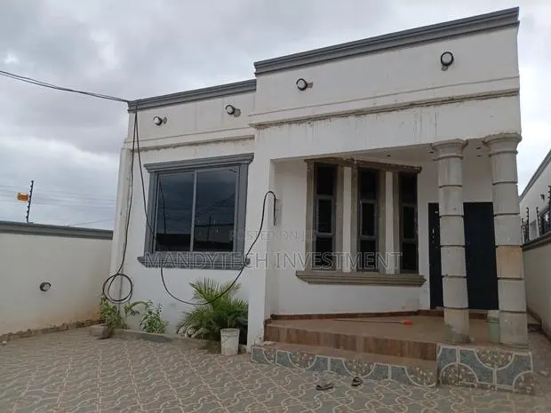 3bdrm Villa in Lake Side Estate for sale · Photo 1