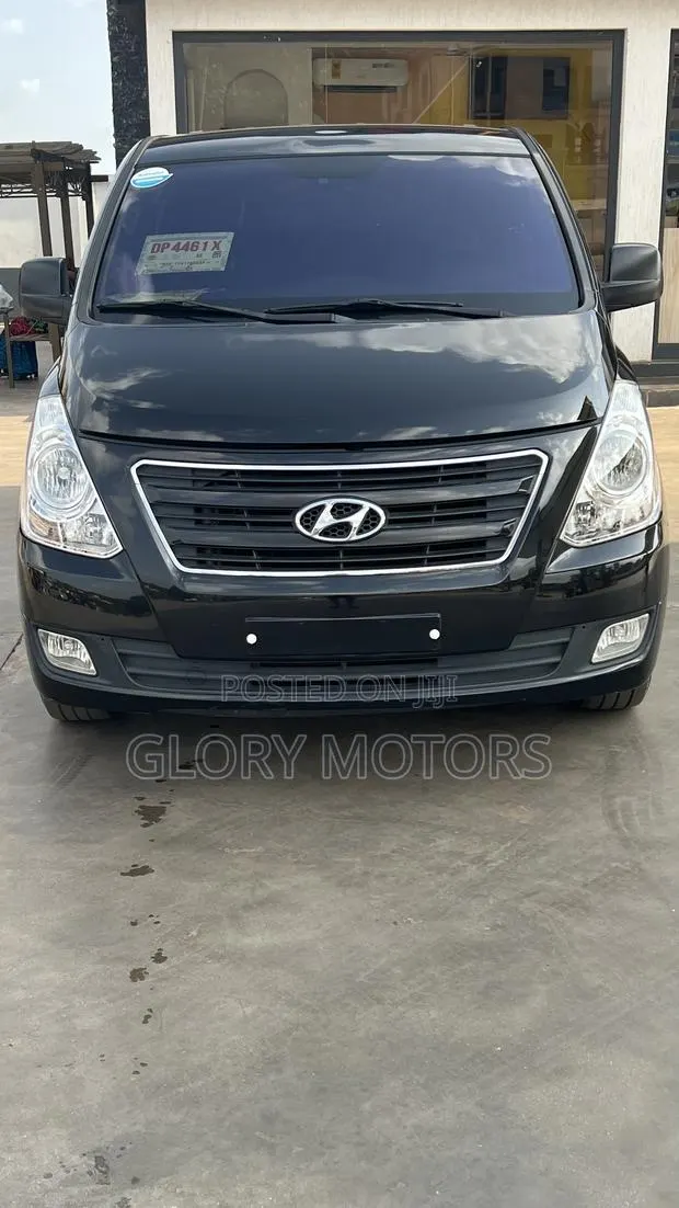 Hyundai Starex 2017 Black · Photo 1