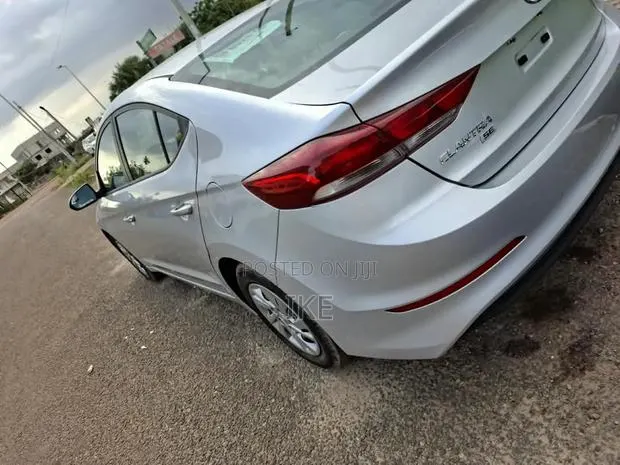 Hyundai Elantra SE 2018 Silver · Photo 1