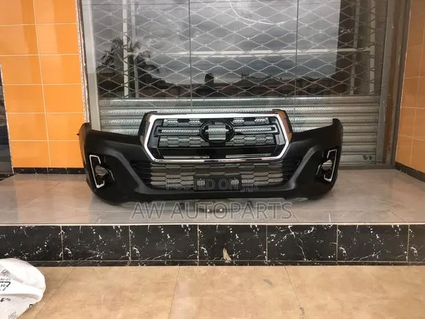 Toyota Hilux 2016 Up Front Bumper (ROCO) · Photo 1