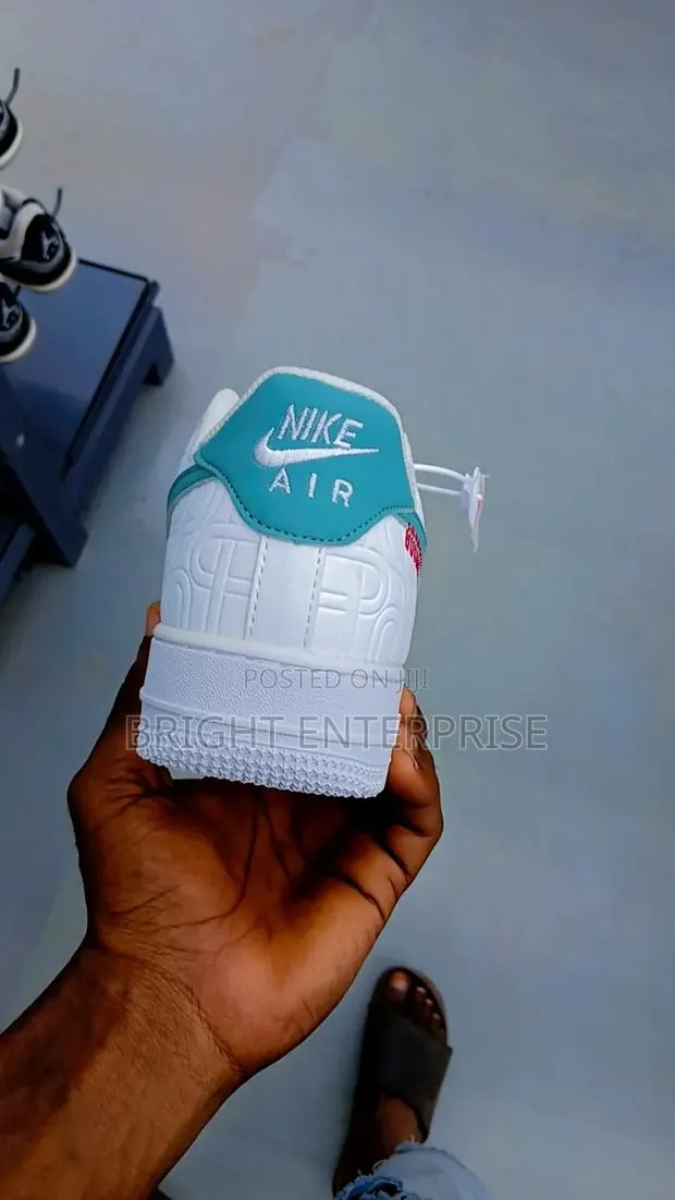 Air Force Nike · Photo 1