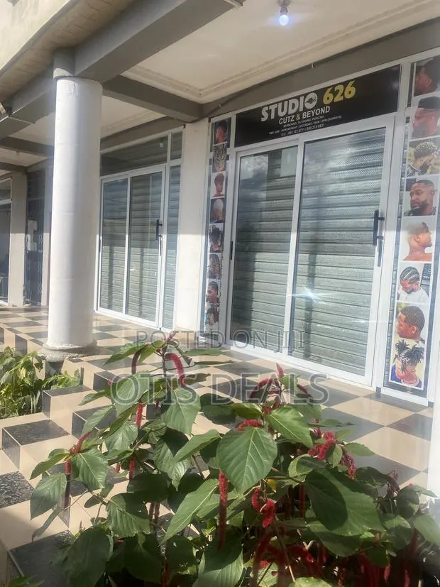 Double Store / Office Shop With Sliding Glass Doors for Rent or Lease · Photo 1