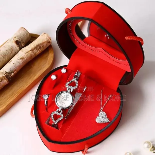 Double Drainage Diamond Watch Love Watch · Photo 1