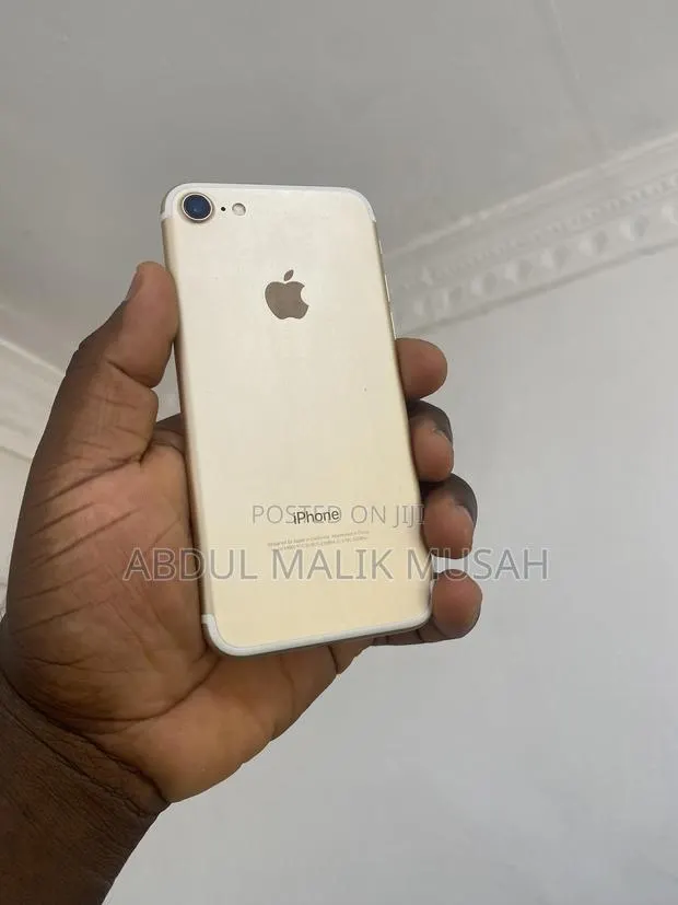 Apple iPhone 7 32 GB Gold · Photo 1