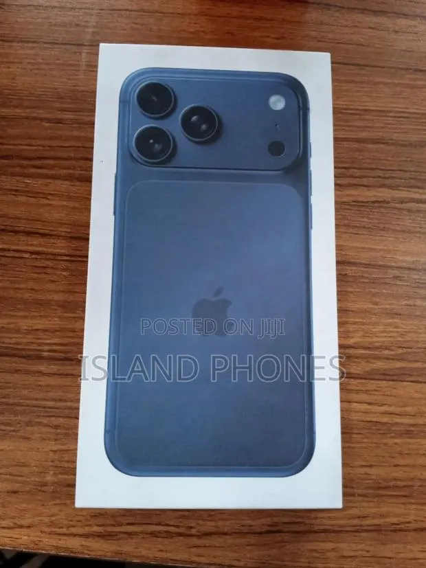 New Apple iPhone XR 128 GB Blue · Photo 1
