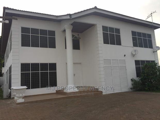10bdrm House in Community 12, Tema Metropolitan for sale · Photo 1