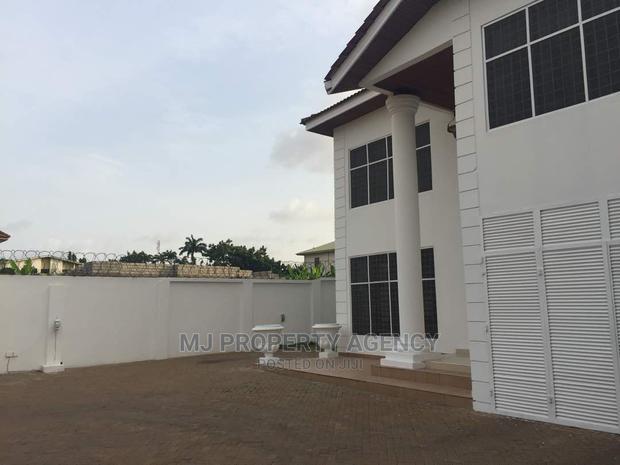 10bdrm House in Community 12, Tema Metropolitan for sale · Photo 2