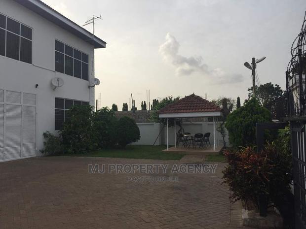 10bdrm House in Community 12, Tema Metropolitan for sale · Photo 8