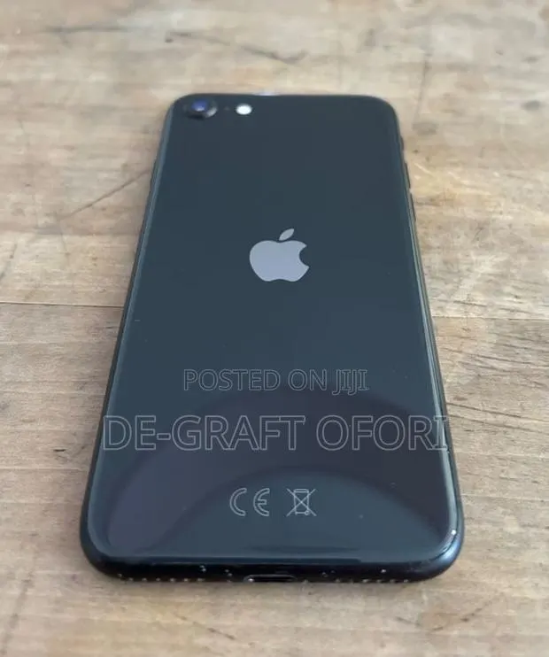 Apple iPhone SE (2020) 128 GB Black · Photo 1