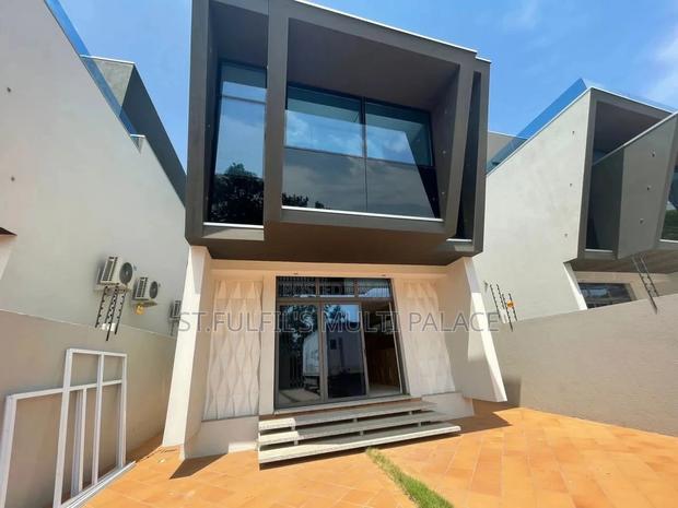 5bdrm House in East Around Ghana for rent · Photo 1