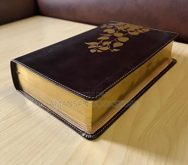 Tyndale Thrive NLT Devotional Study Bible for Women · Photo 1