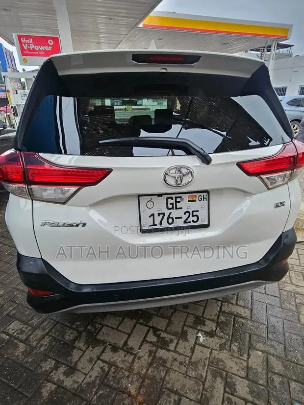 Toyota Rush 2019 White · Photo 3
