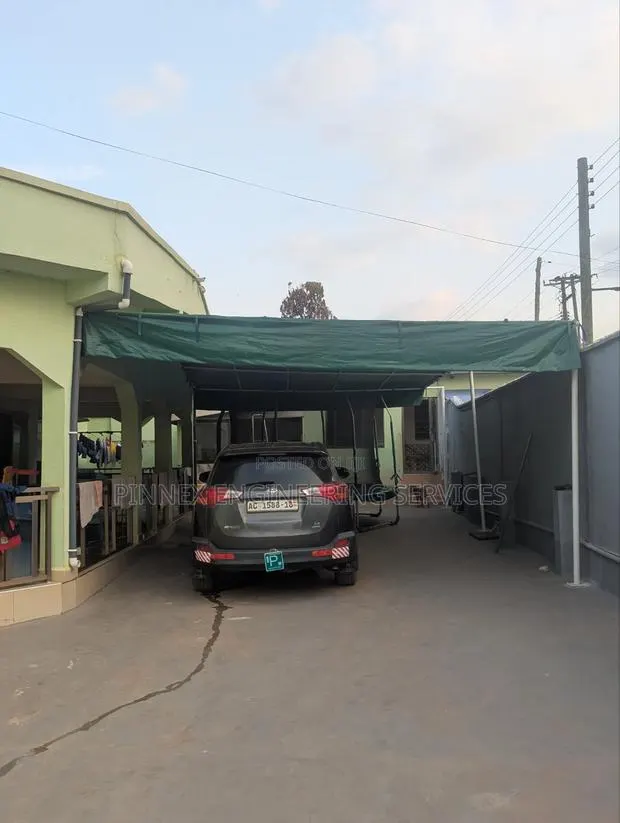Durable Canopy for All Occasions · Photo 1
