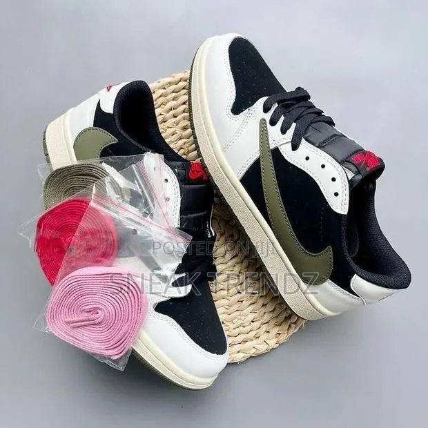 Air Jordan 1 Low Og Black Cream N Lemon Green · Photo 1