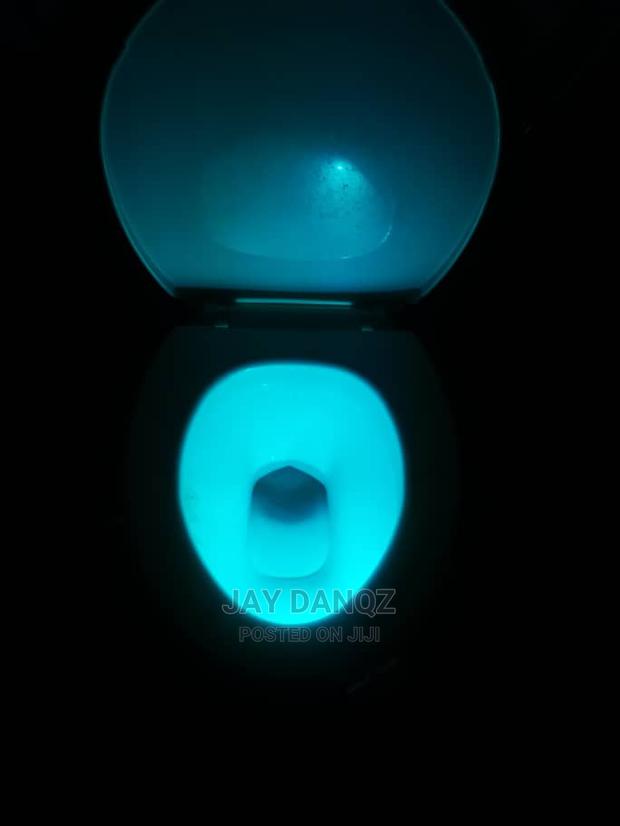 Smart Waterproof Toilet Seat Light · Photo 2