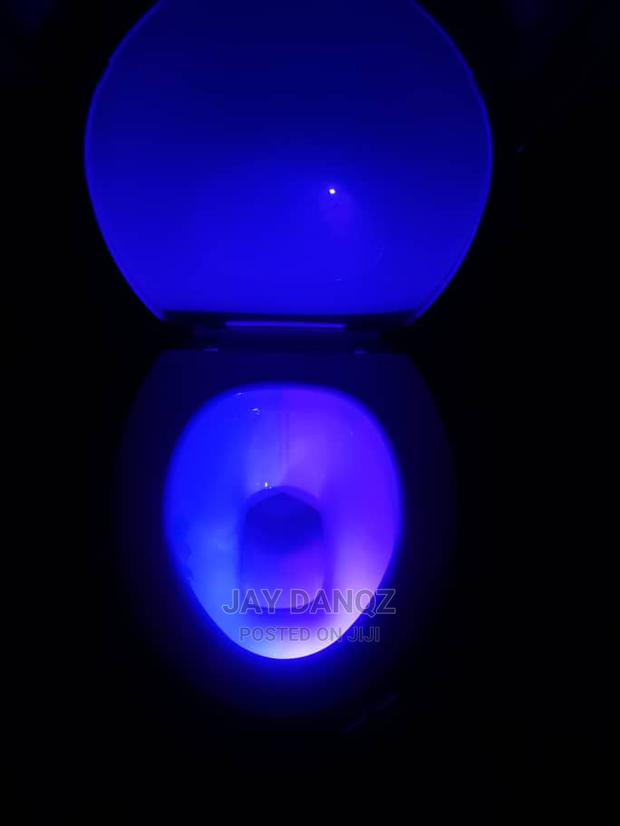 Smart Waterproof Toilet Seat Light · Photo 3