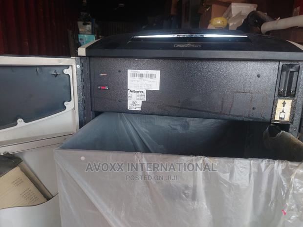 Fellowes C-420c Office Cross Cut Paper Shredder · Photo 2