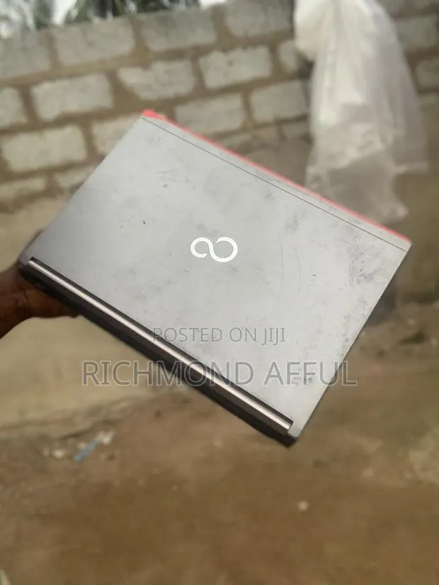 Laptop Fujitsu Lifebook E736 8GB Intel Core i5 HDD 500GB · Photo 3