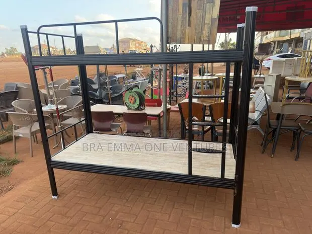 Metal Bunk Bed · Photo 1