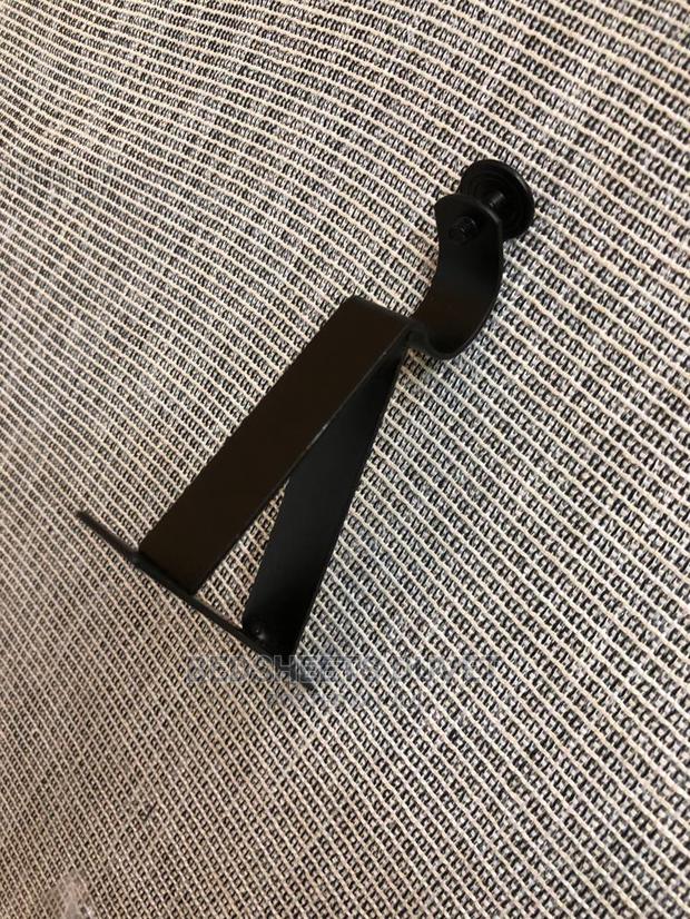 Black Metal Rod With Accessories · Photo 2