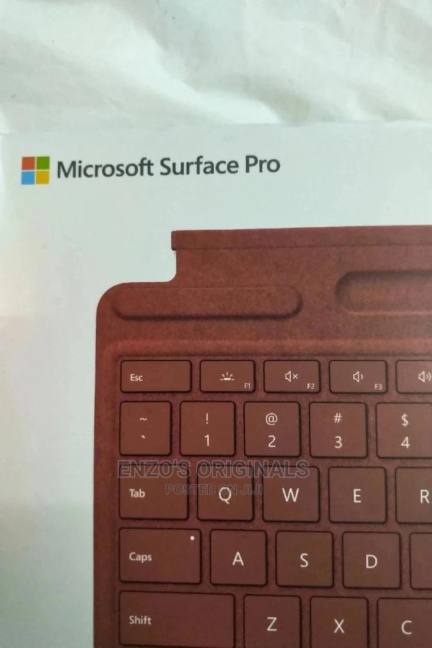 Microsoft Surface Pro 8, 9 and Pro X Signature Type Cover · Photo 4