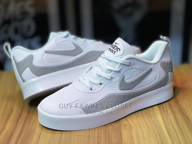 Nike Air React Sneakers · Photo 2