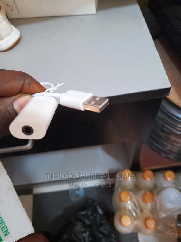 Usb to Female Jack Adapter · Photo 3