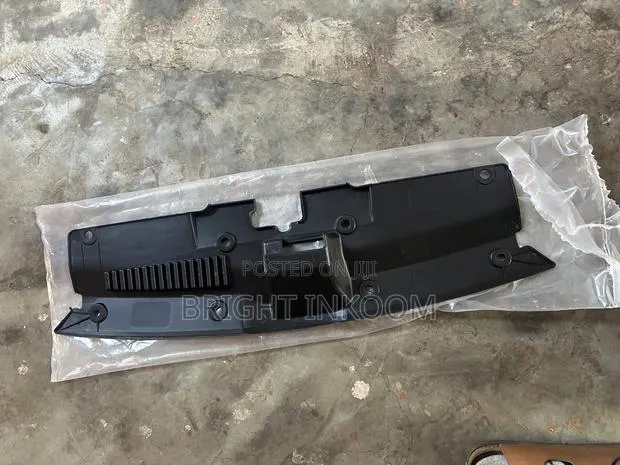 Honda CRV 2020 2021 Front Grilles Upper Cover · Photo 1