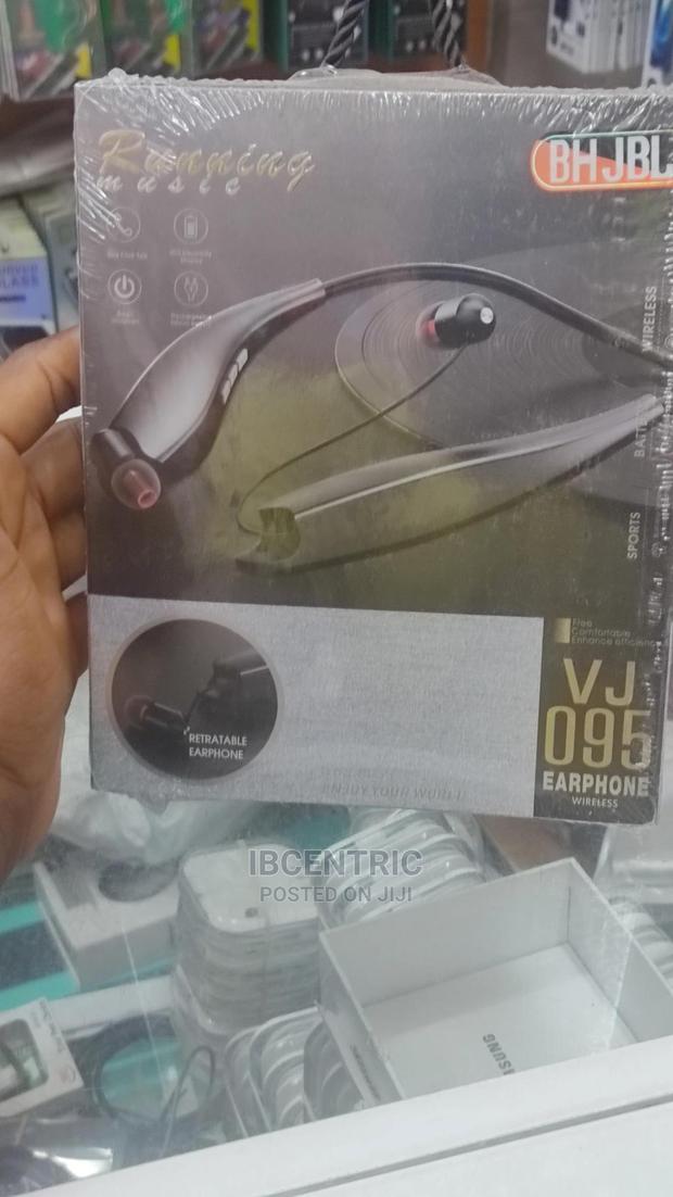JBL Wireless Neckband Headphone · Photo 2
