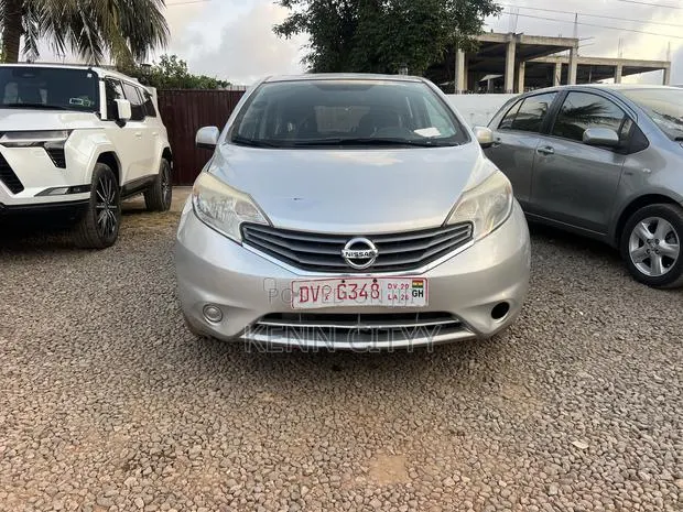 Nissan Note 1.6 Petrol 2015 Silver · Photo 1