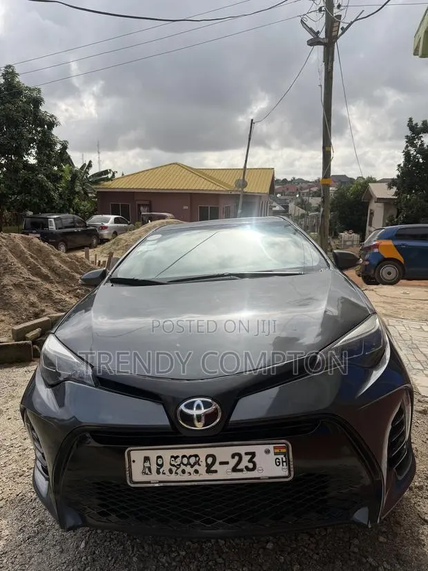 Toyota Corolla LE 4dr Sedan (1.8L 4cyl CVT) 2014 Gray · Photo 1