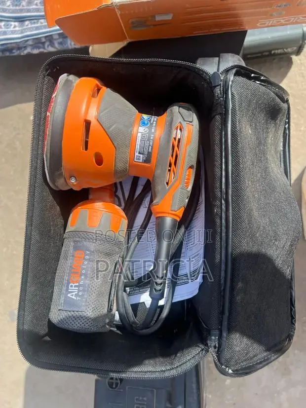 RIDGID R2601 5-Inch Random Orbital Sander · Photo 1