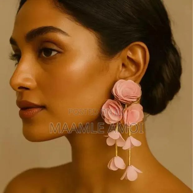 Floral Statement Earrings · Photo 1